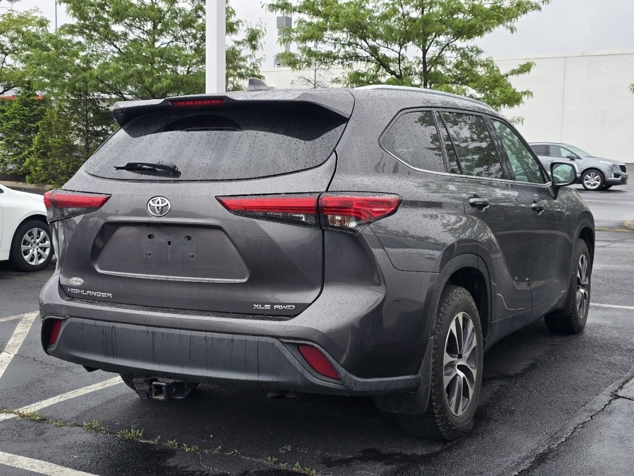 Certified 2021 Toyota Highlander XLE AWD/4WD image 6