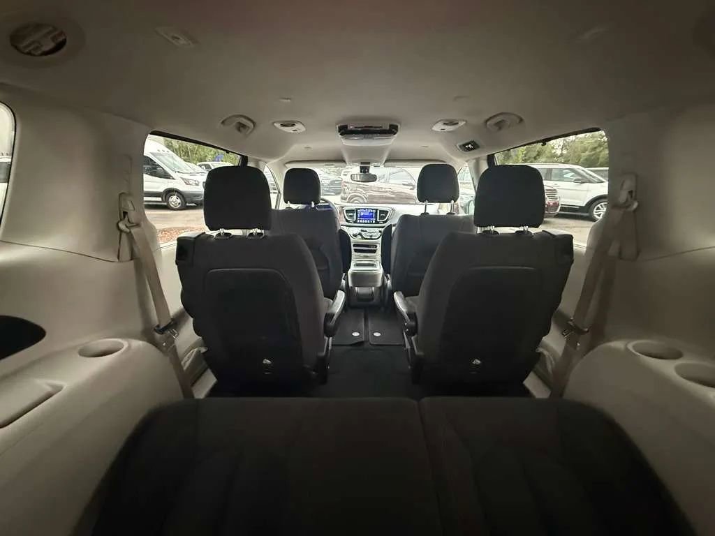 Used 2017 Chrysler Pacifica Touring Plus w/ Tire & Wheel Group FWD image 23