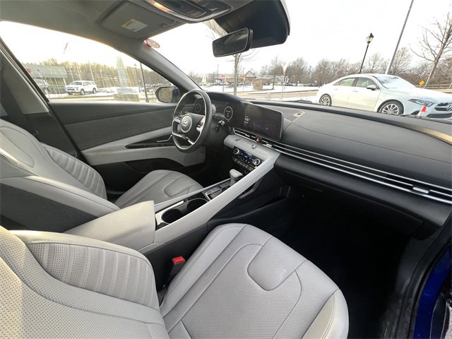 Used 2023 Hyundai Elantra Limited image 24