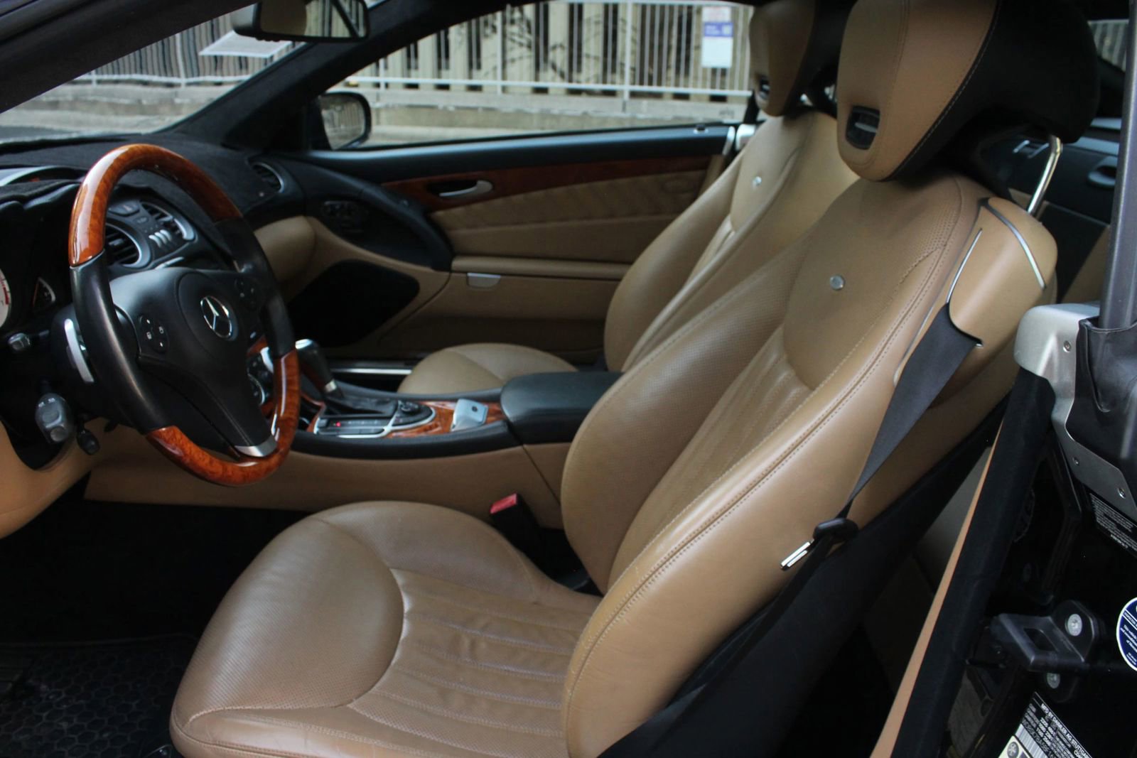 Used 2011 Mercedes-Benz SL 550 image 16