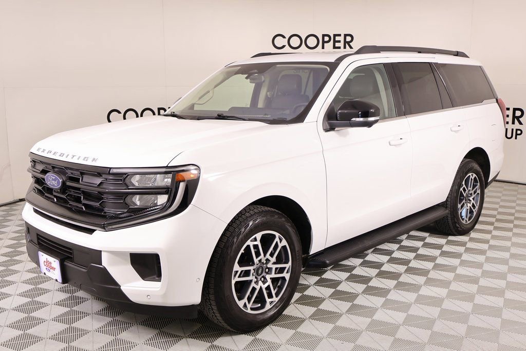 Used 2025 Ford Expedition Active image 10