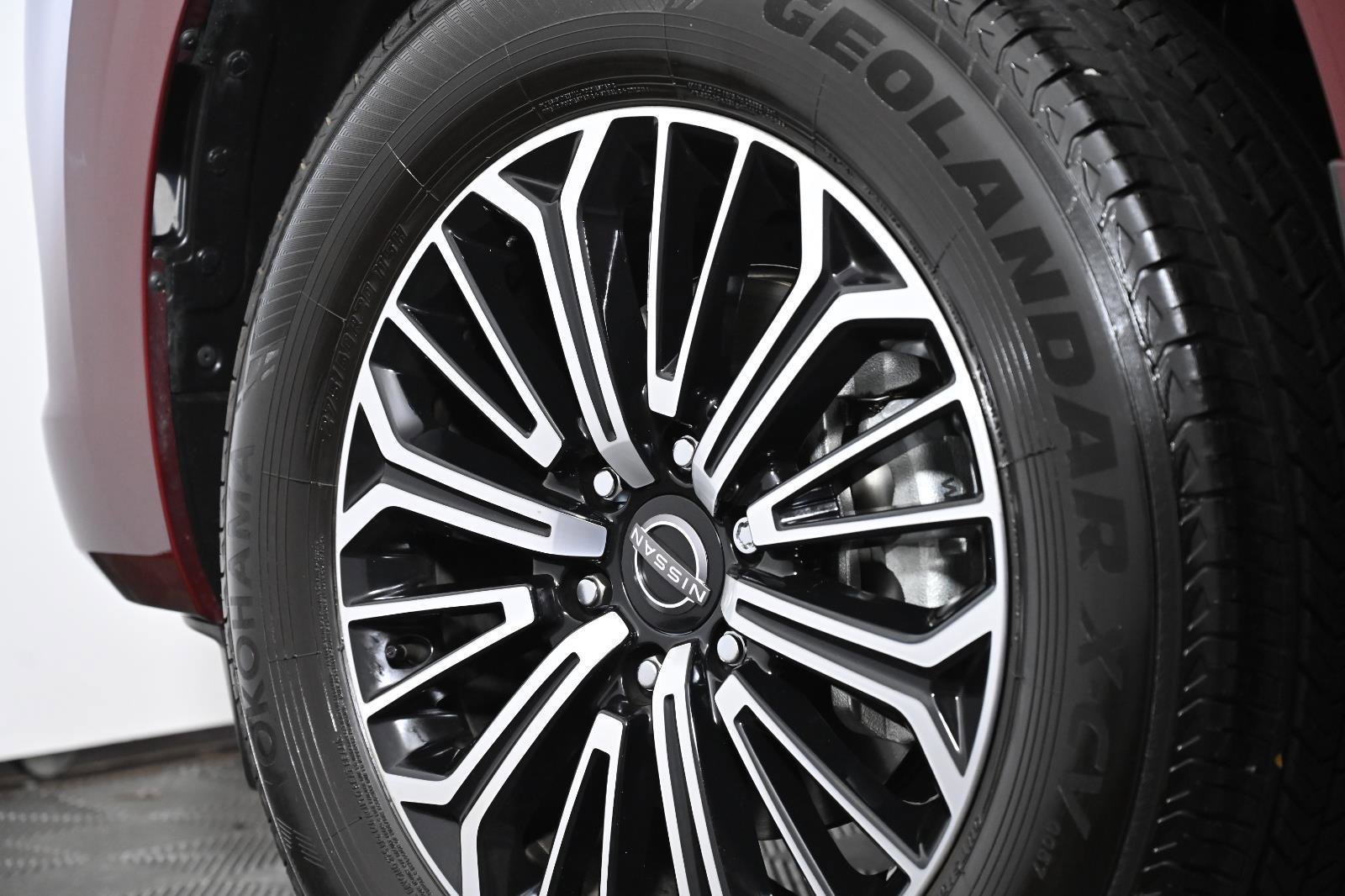 Used 2025 Nissan Armada Platinum image 40