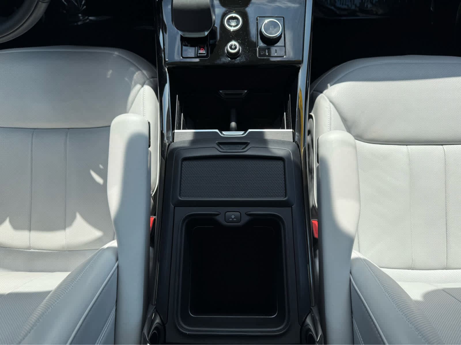 Used 2023 Land Rover Range Rover Sport SE image 28