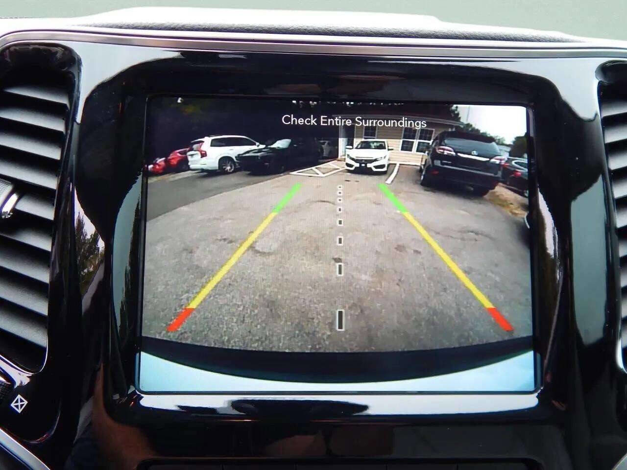 Used 2020 Jeep Cherokee Limited w/ Technology Group image 18