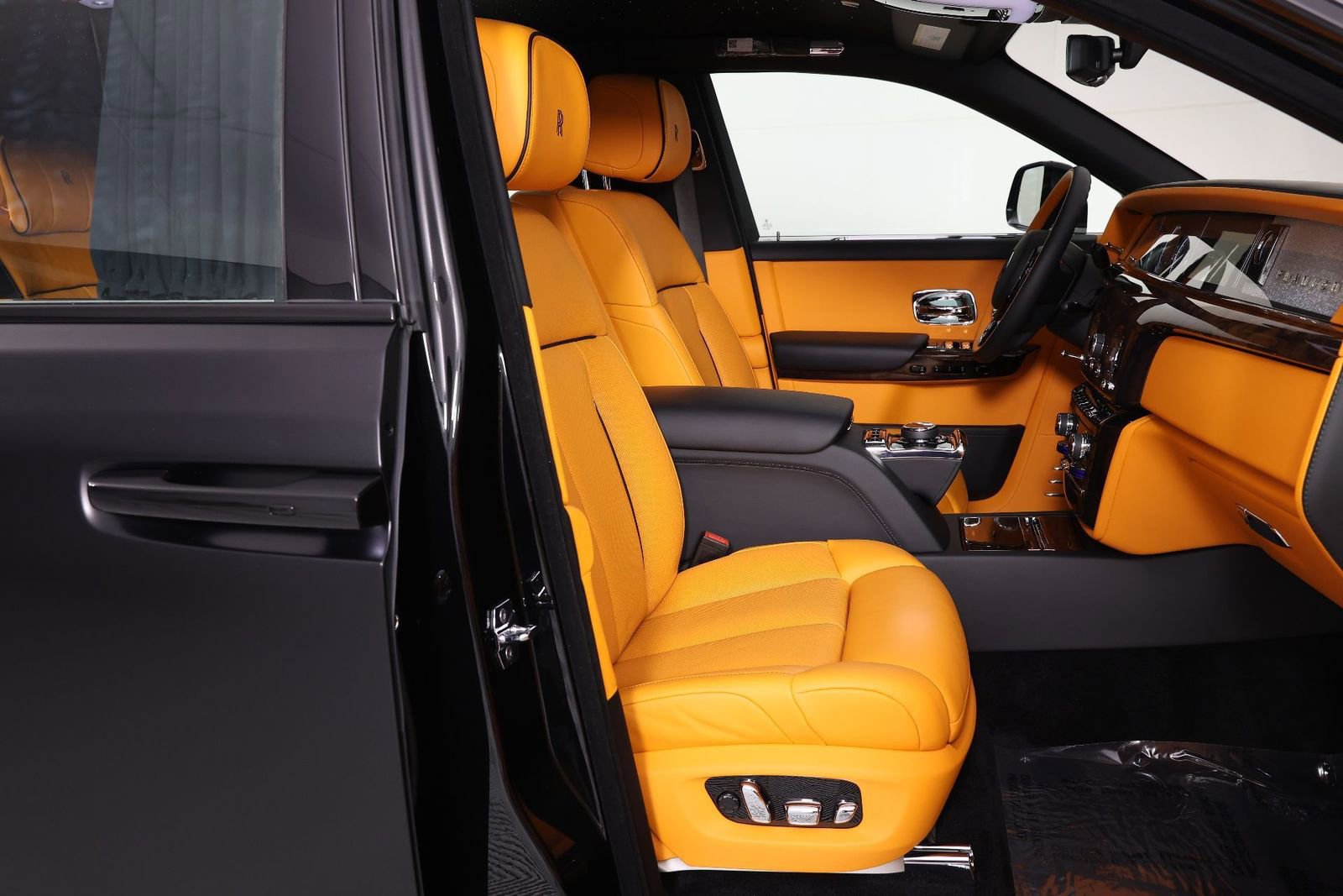 Certified 2024 Rolls-Royce Phantom Extended Wheelbase w/ The Phantom Package image 35