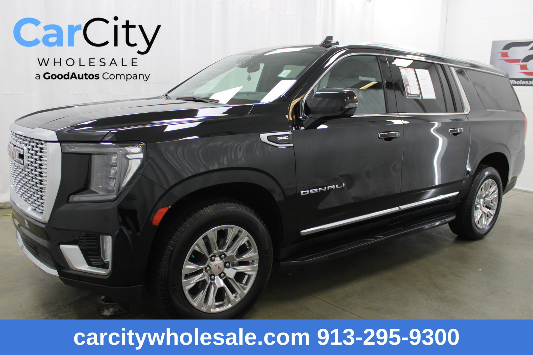Used 2022 GMC Yukon XL Denali AWD/4WD image 1