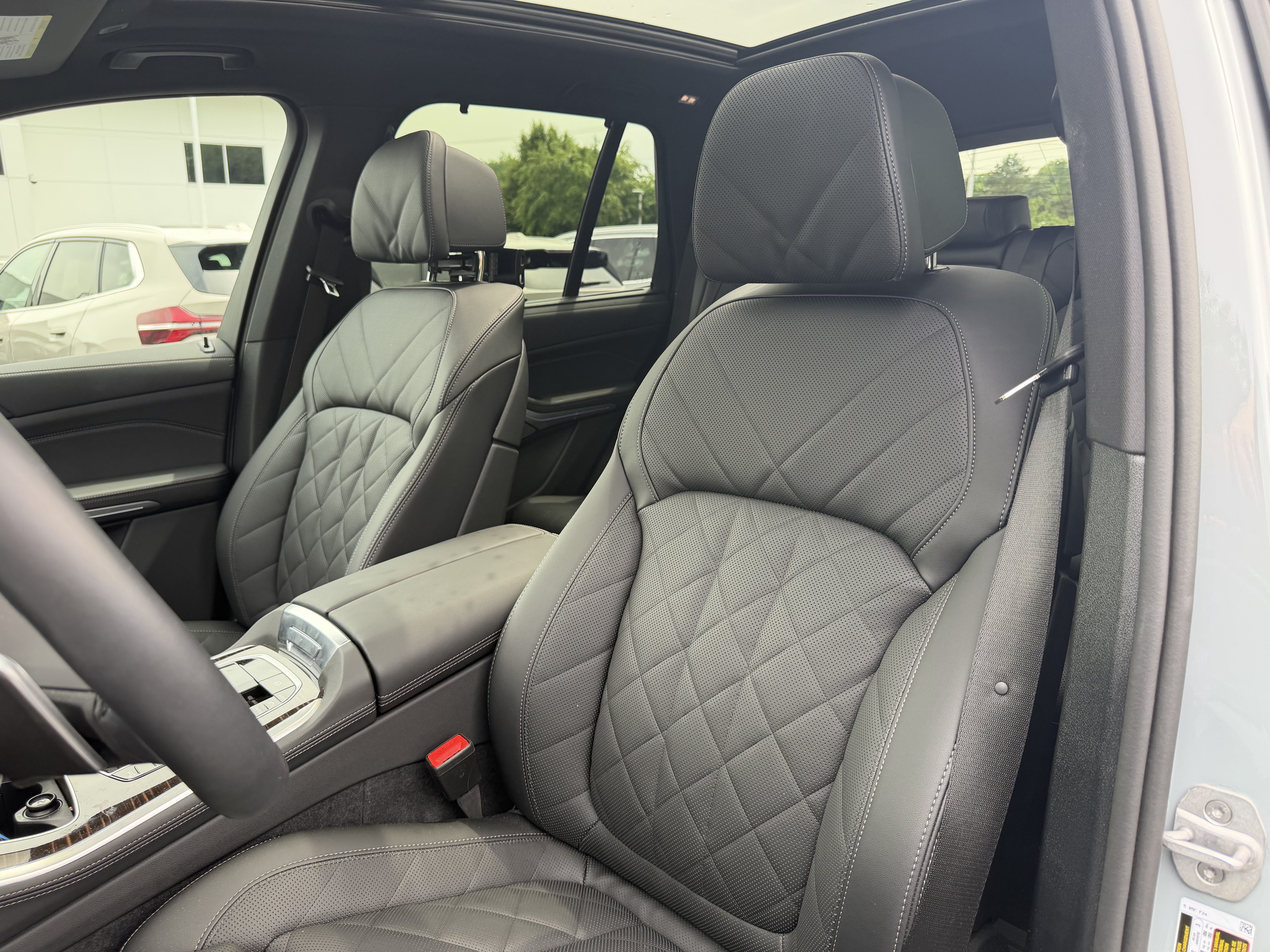 Used 2026 BMW X5 xDrive40i w/ M Sport Package AWD/4WD image 10