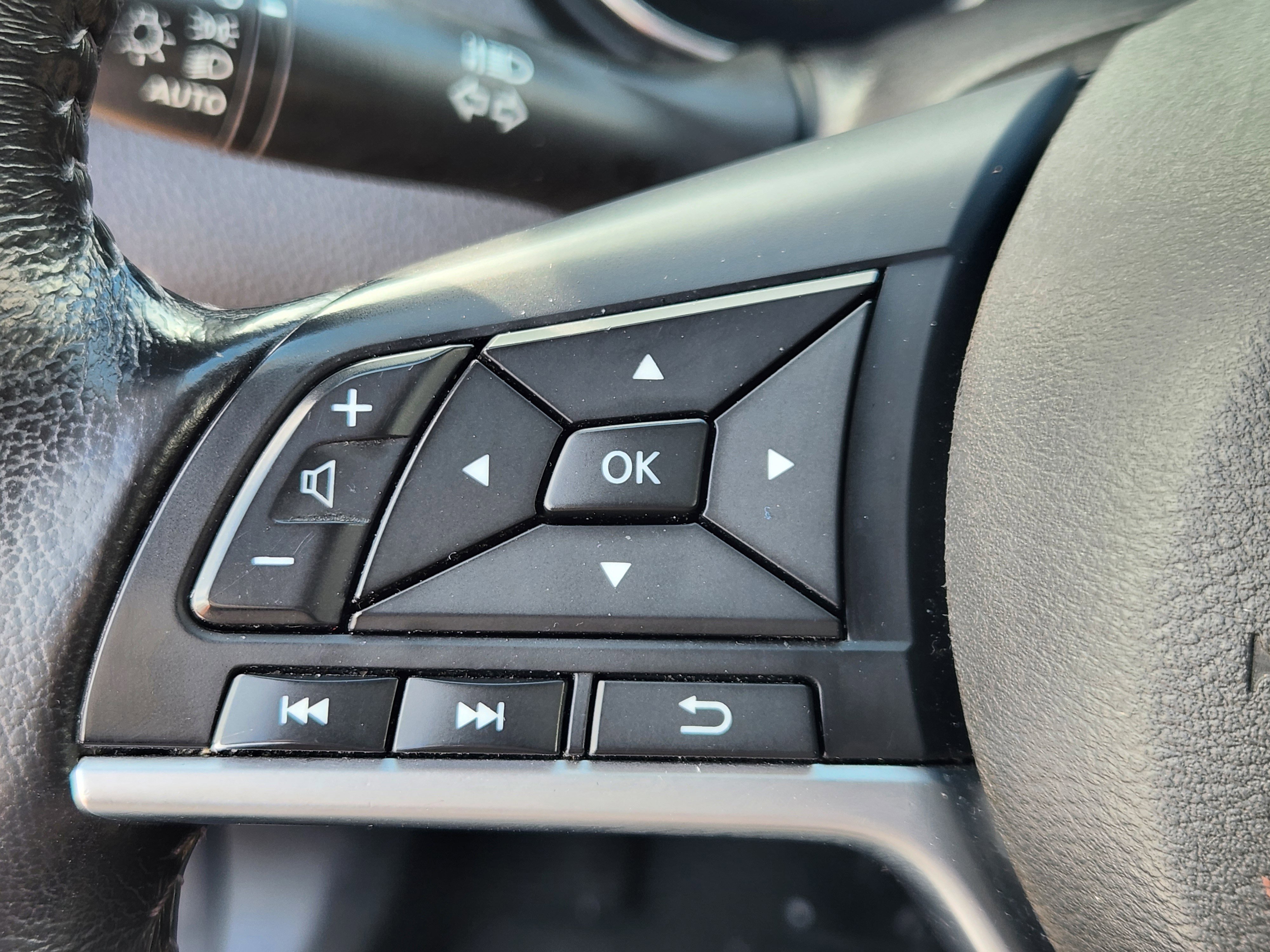 Used 2017 Nissan Rogue SV w/ SV Premium Package image 22