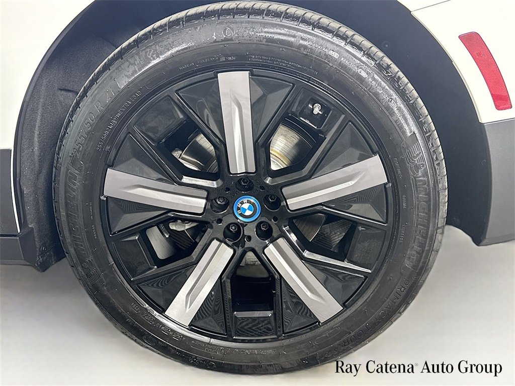 Used 2025 BMW iX xDrive50 w/ Premium Package image 31