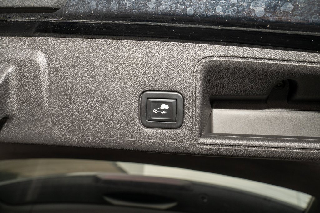 Used 2022 GMC Terrain SLT w/ Tech Package image 19