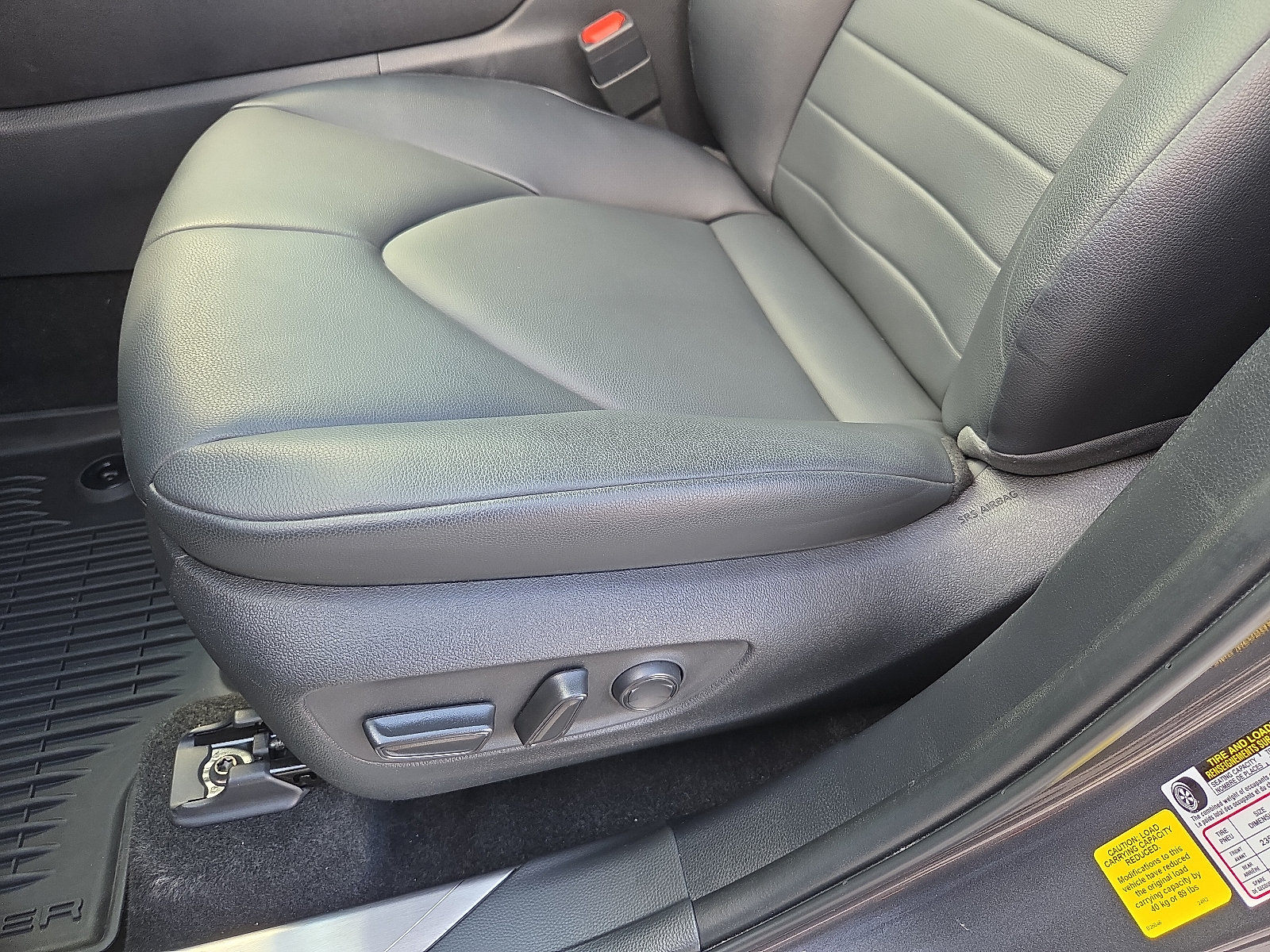Used 2024 Toyota Highlander XLE AWD/4WD image 14
