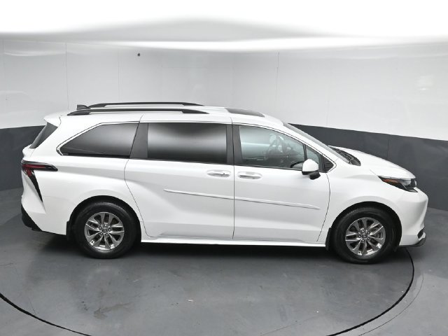 Used 2025 Toyota Sienna XLE w/ XLE Plus Package AWD/4WD image 51