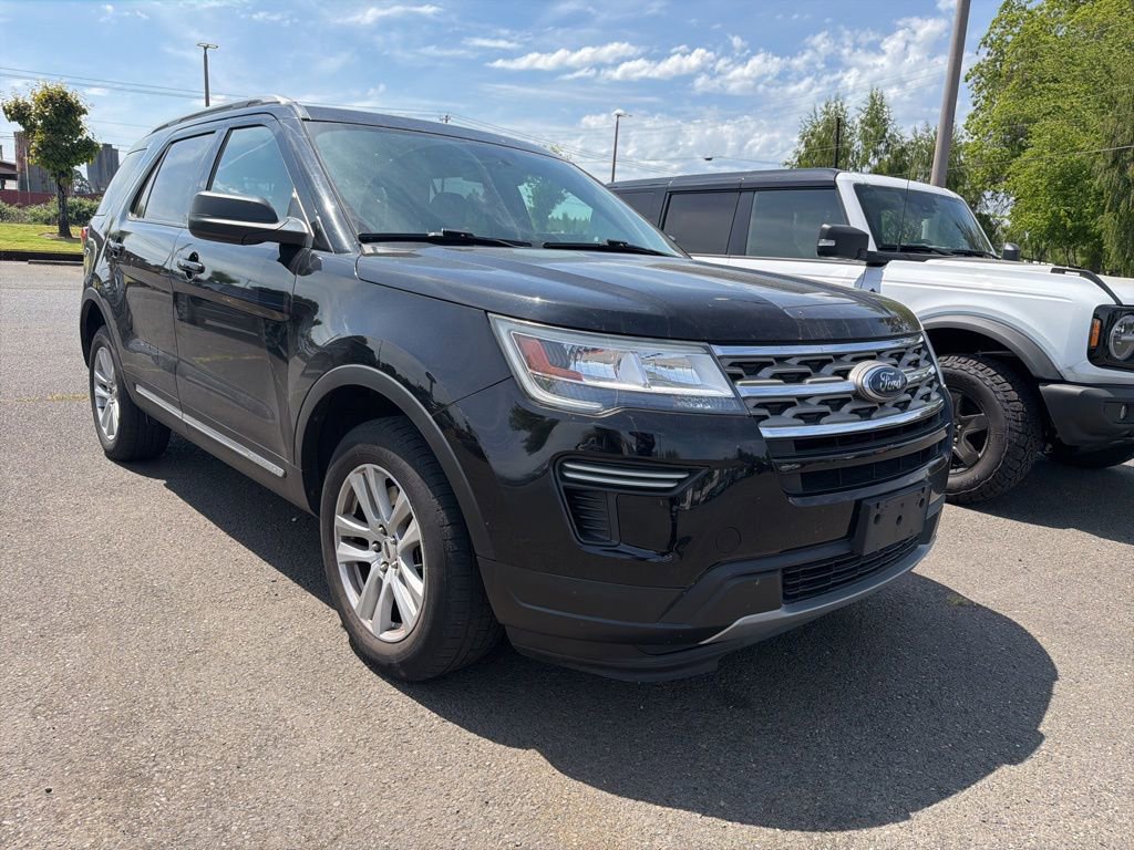 Used 2018 Ford Explorer XLT AWD/4WD image 3