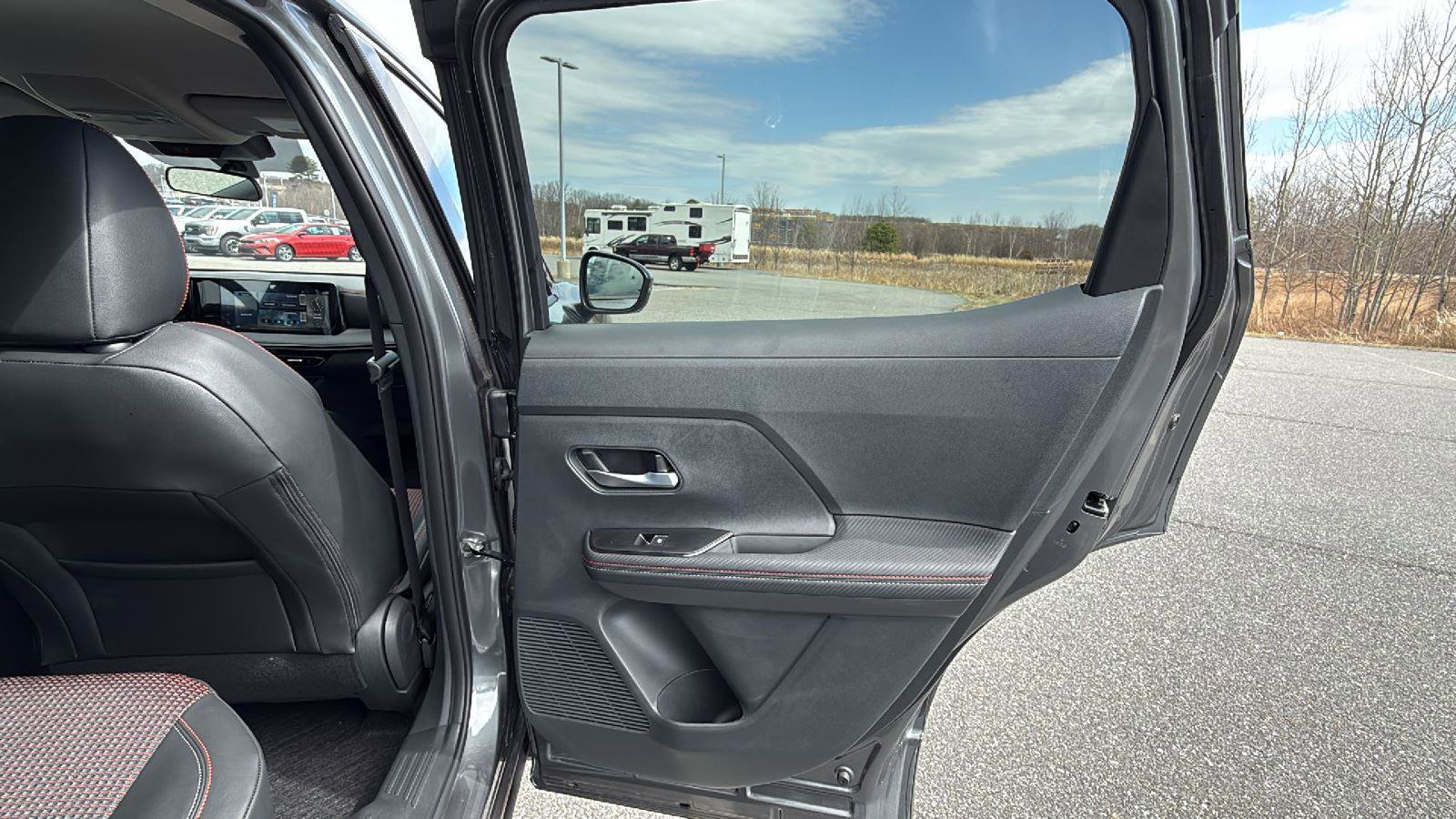 Used 2025 Nissan Kicks SR image 18