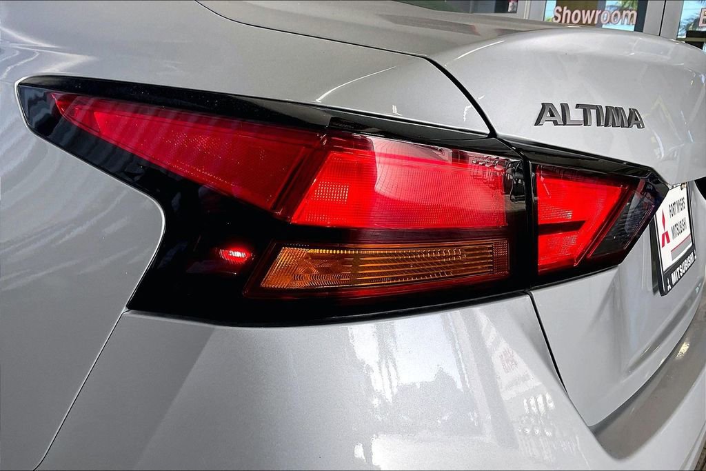 Used 2025 Nissan Altima 2.5 SR image 17