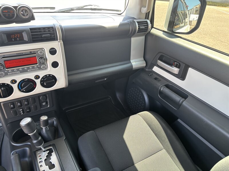 Used 2014 Toyota FJ Cruiser 4WD w/ Upgrade Package image 36