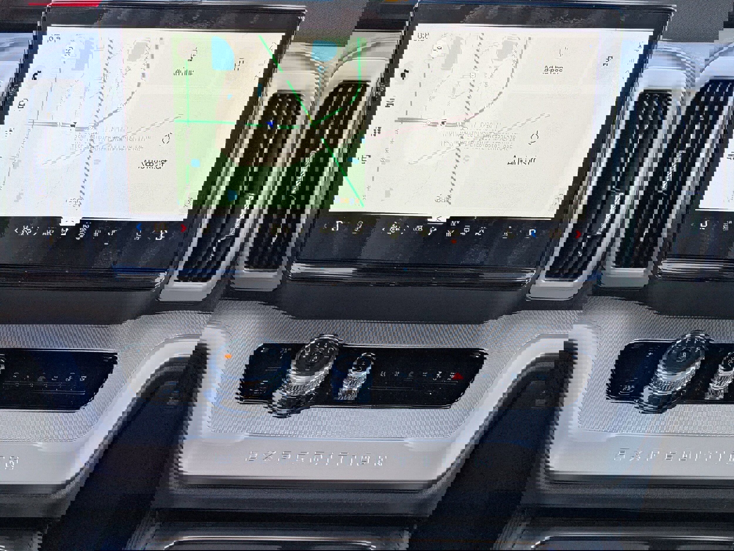 New 2025 Ford Expedition Active image 19