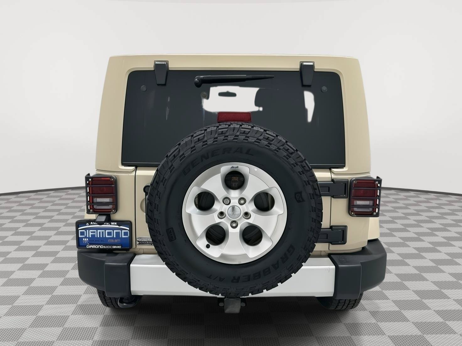 Used 2011 Jeep Wrangler Unlimited Sahara w/ Connectivity Group AWD/4WD image 4