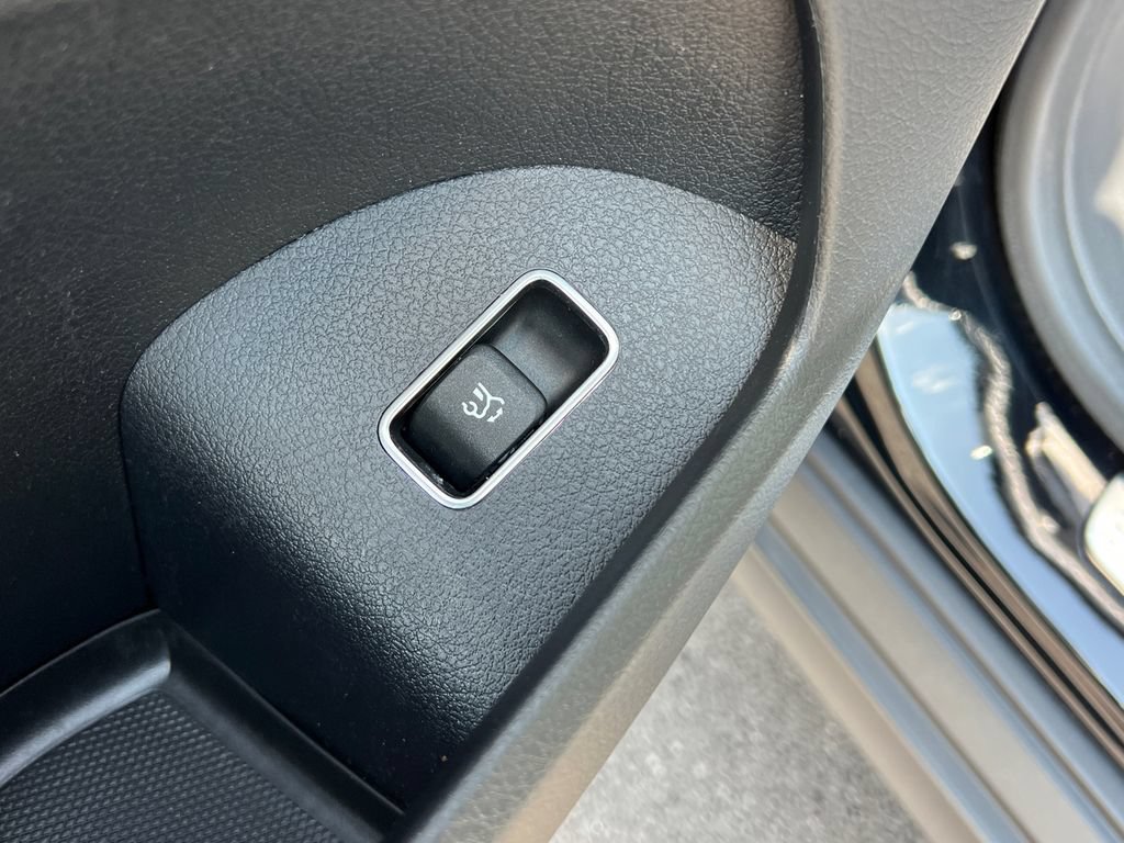Used 2025 Mercedes-Benz GLE 350 4MATIC image 13
