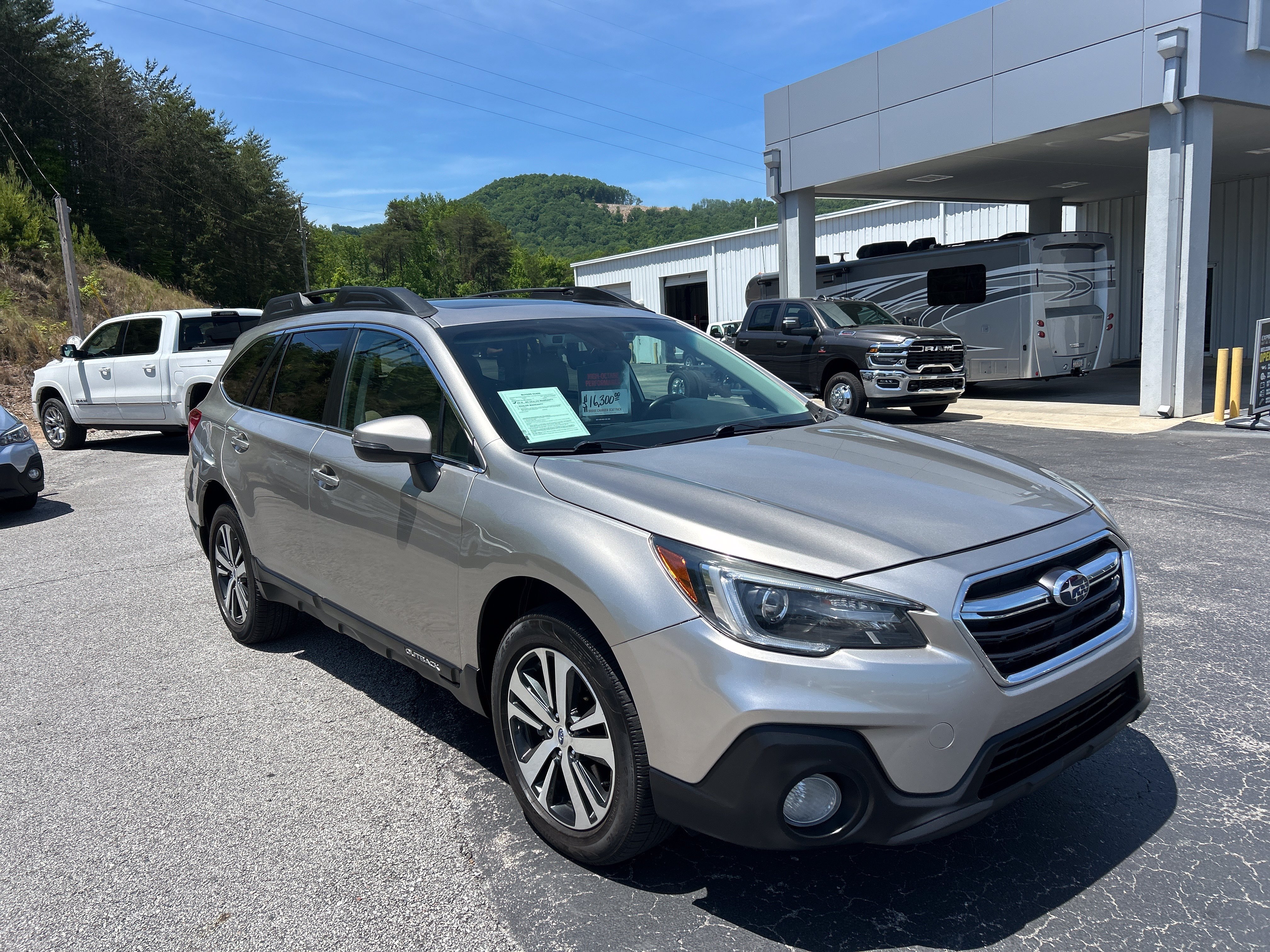 Used 2019 Subaru Outback 2.5i Limited AWD/4WD image 9
