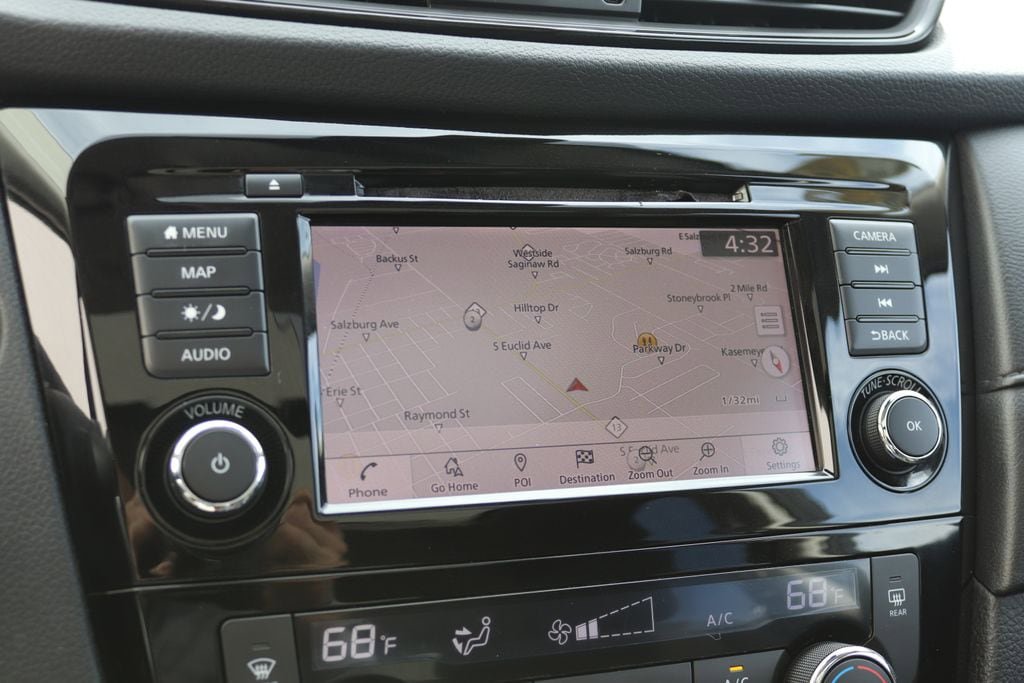 Used 2019 Nissan Rogue SV w/ Premium Package AWD/4WD image 7