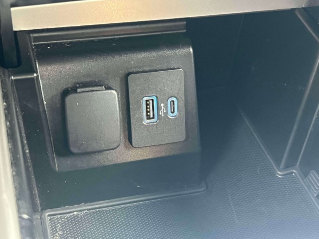 Used 2020 Ford Explorer XLT w/ Comfort Package AWD/4WD image 35