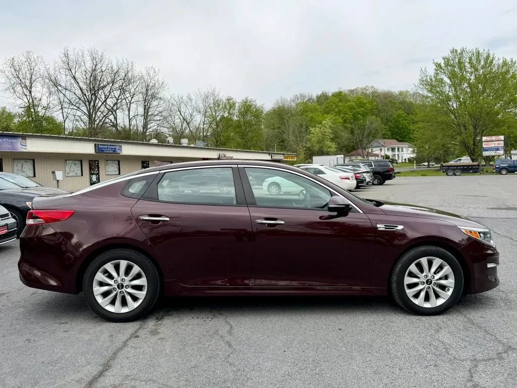 Used 2018 Kia Optima LX w/ 17" Alloy Wheels Package FWD image 9