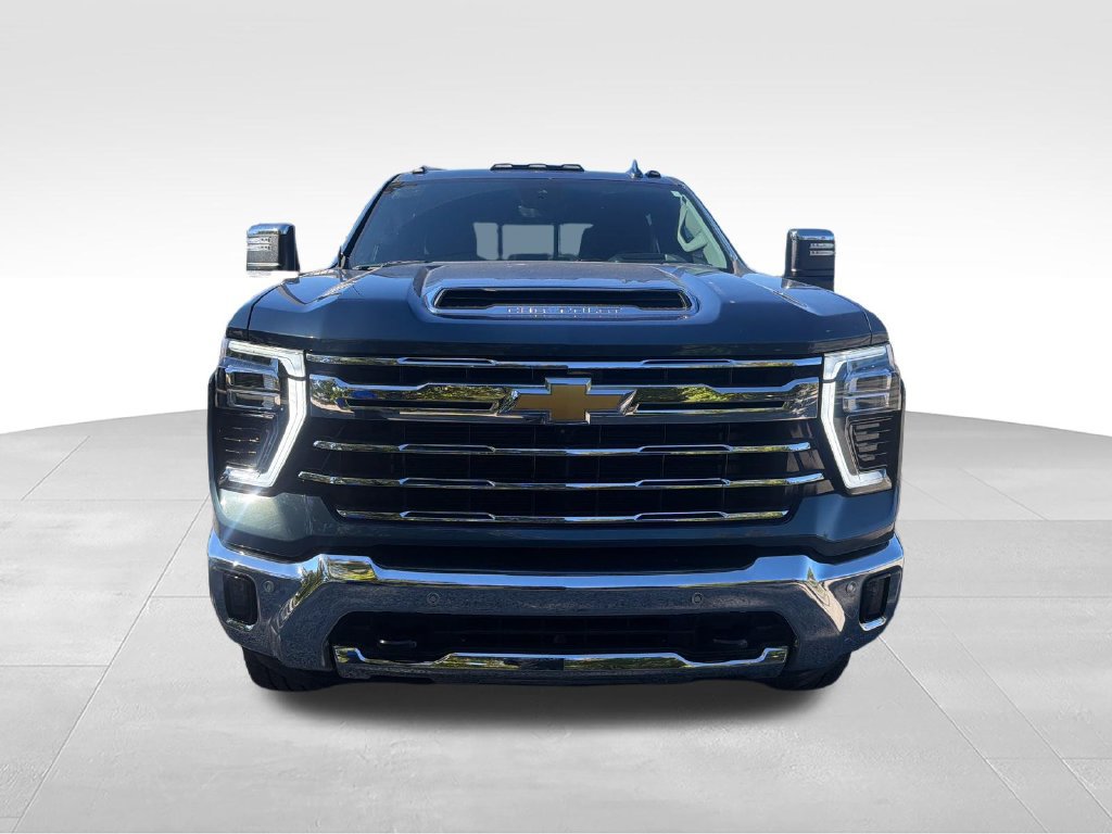 Used 2025 Chevrolet Silverado 2500 LTZ w/ LTZ Plus Package AWD/4WD image 8