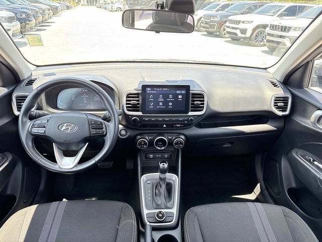 Used 2025 Hyundai Venue SEL FWD image 12
