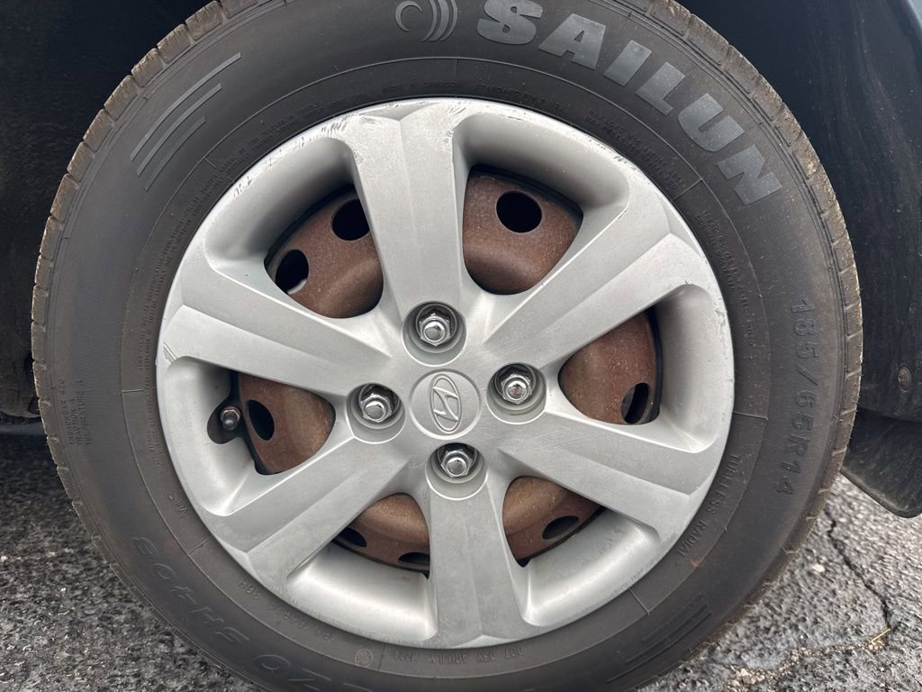 Used 2011 Hyundai Accent GLS w/ Premium Pkg 4 FWD image 24