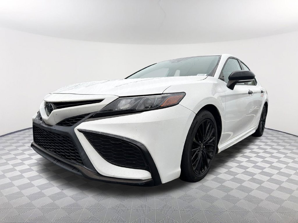Used 2022 Toyota Camry SE w/ Carpet Mat Package (TMS) FWD image 1