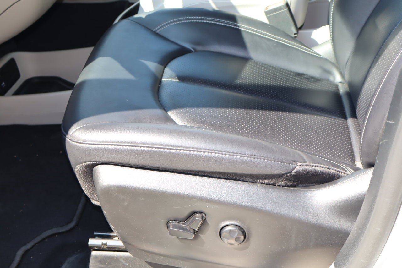 Used 2024 Chrysler Pacifica Touring-L FWD image 15