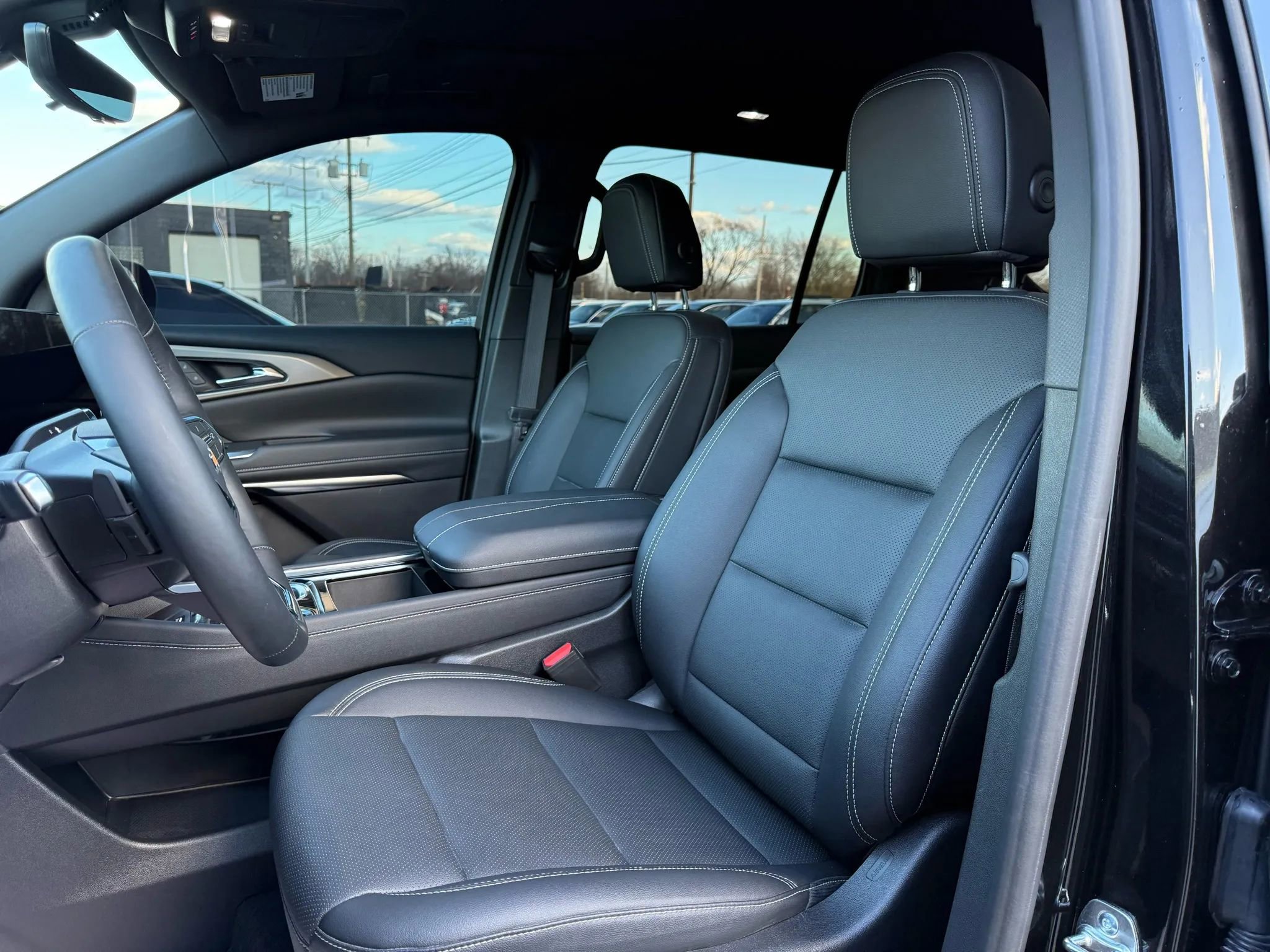 Used 2026 Chevrolet Traverse LT w/ Sun and Wheel Package image 13