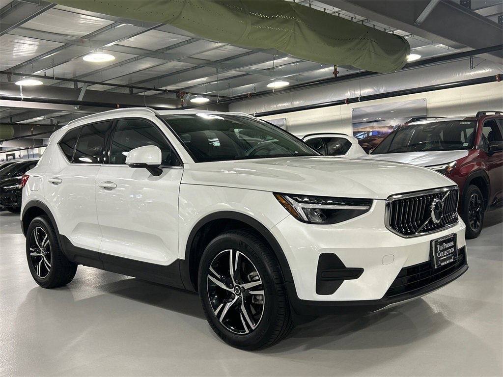 Certified 2025 Volvo XC40 B5 Core