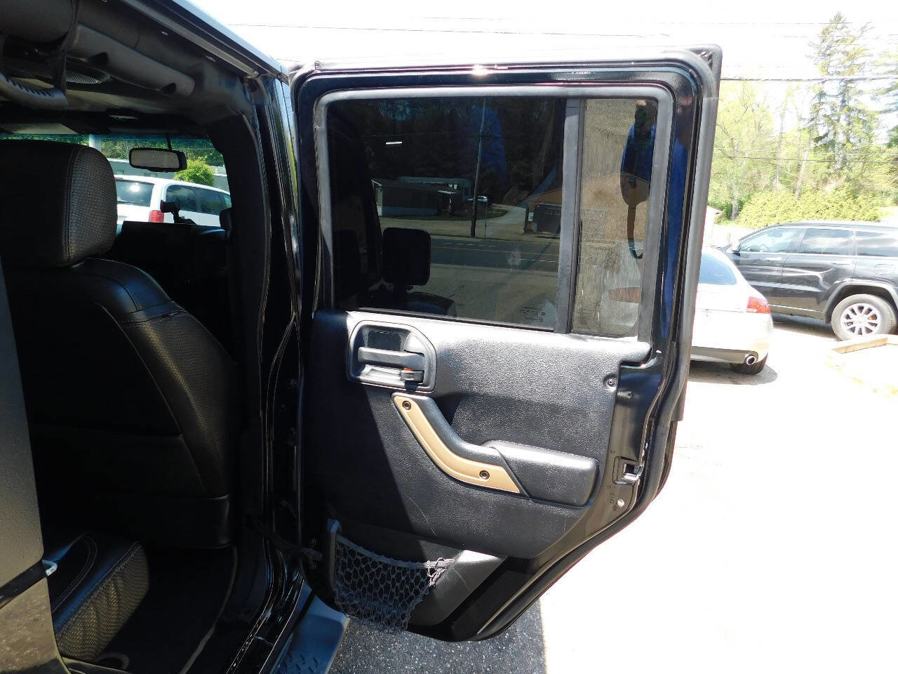 Used 2014 Jeep Wrangler Unlimited Sahara image 22