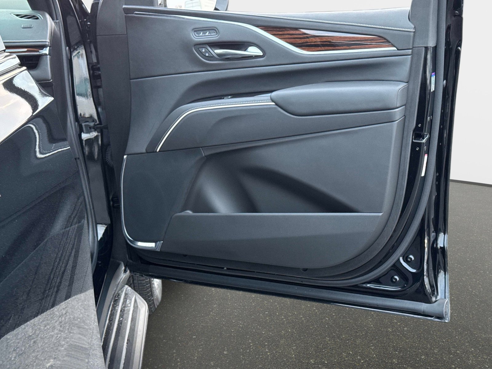 Used 2024 Cadillac Escalade Luxury image 12