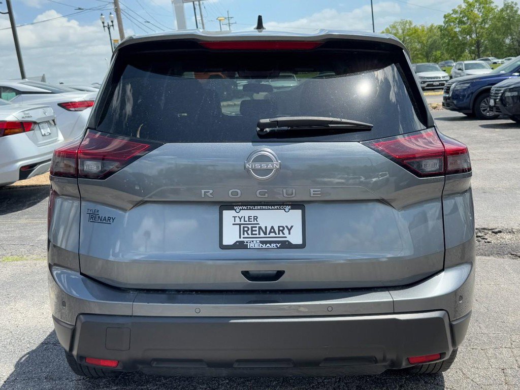 Used 2024 Nissan Rogue S FWD image 5
