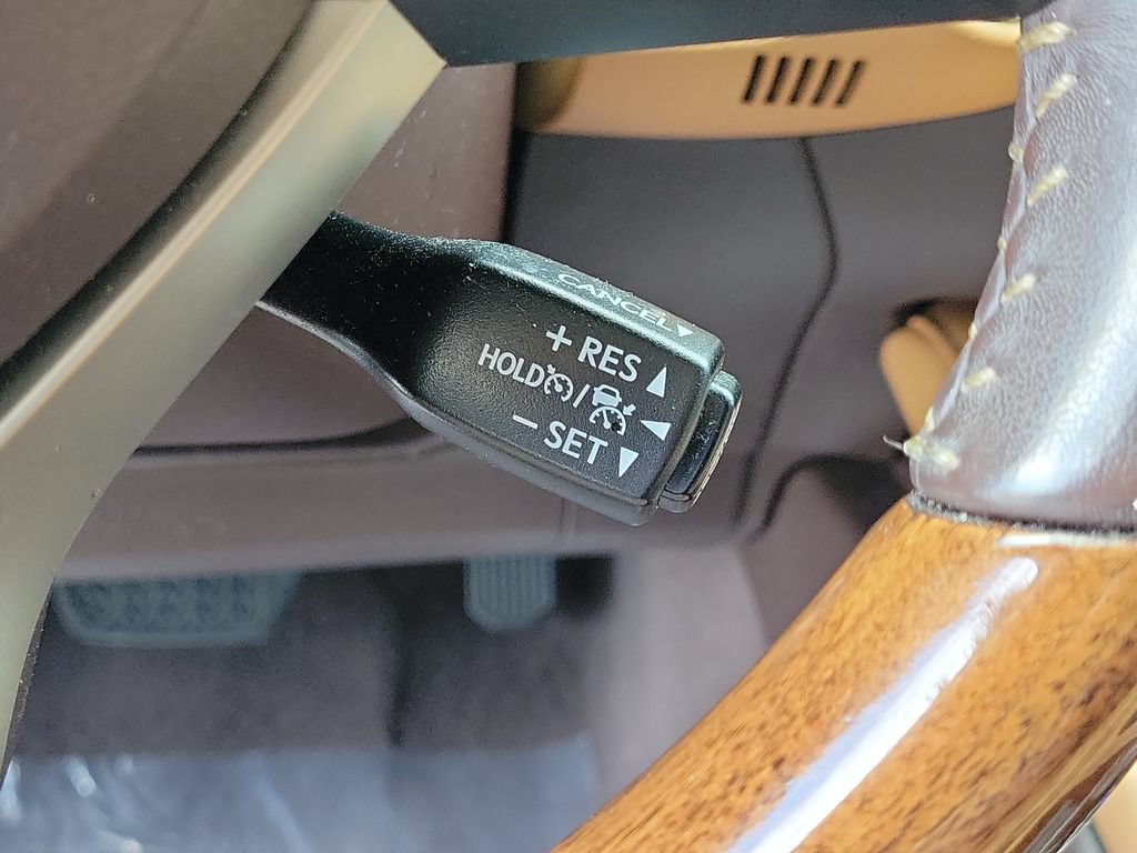 Used 2018 Lexus ES 350 w/ Luxury Package w/Wood Trim FWD image 38