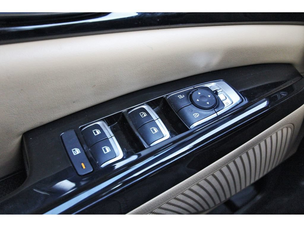 Used 2023 Kia Carnival EX FWD image 23