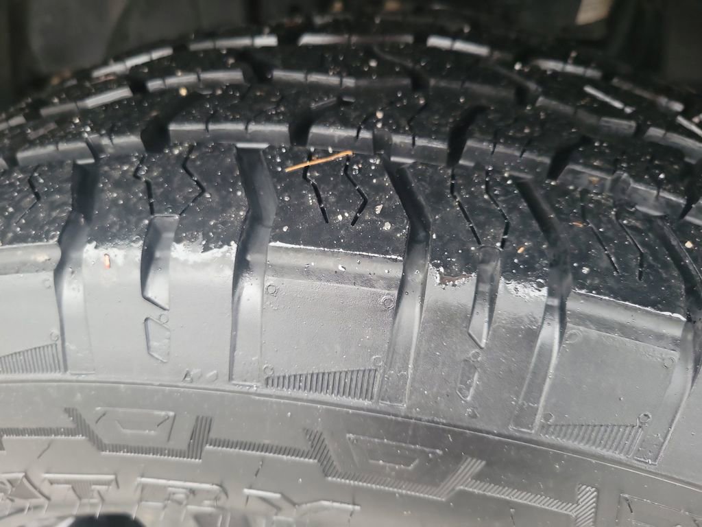 Used 2023 Nissan Titan SV w/ SV Convenience Package image 26