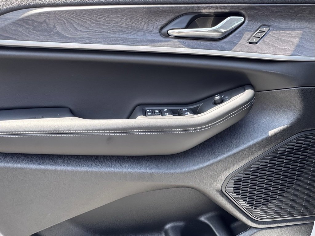 New 2025 Jeep Grand Cherokee Limited w/ Black Appearance Package image 9