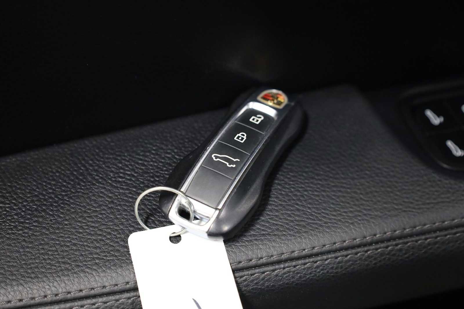 Used 2022 Porsche Cayenne image 42