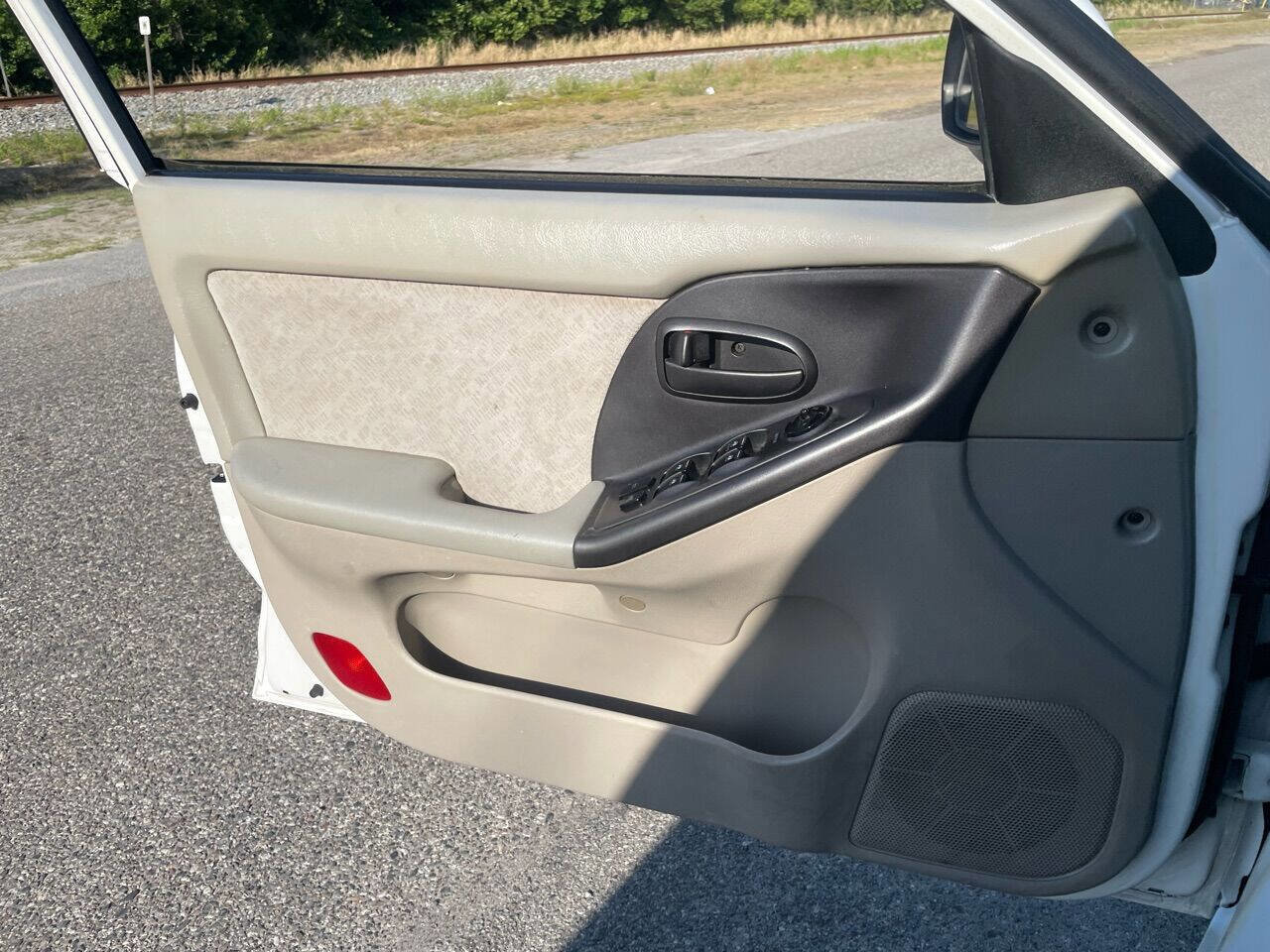 Used 2004 Hyundai Elantra GLS image 17