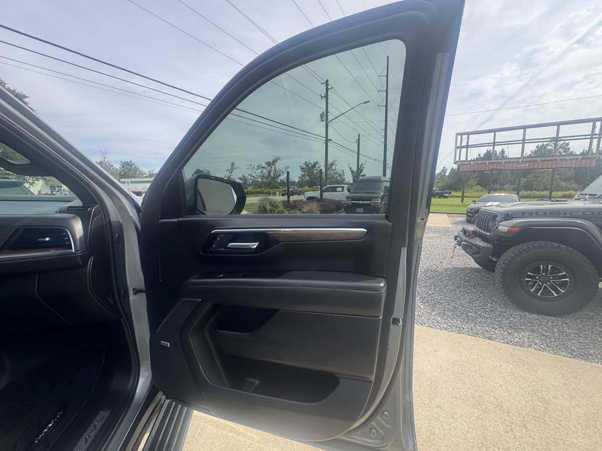 Used 2026 Chevrolet Tahoe High Country AWD/4WD image 23
