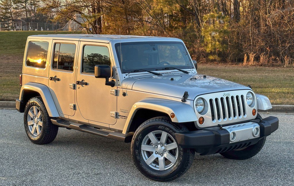 Used 2012 Jeep Wrangler Unlimited Sahara w/ Dual Top Group image 7