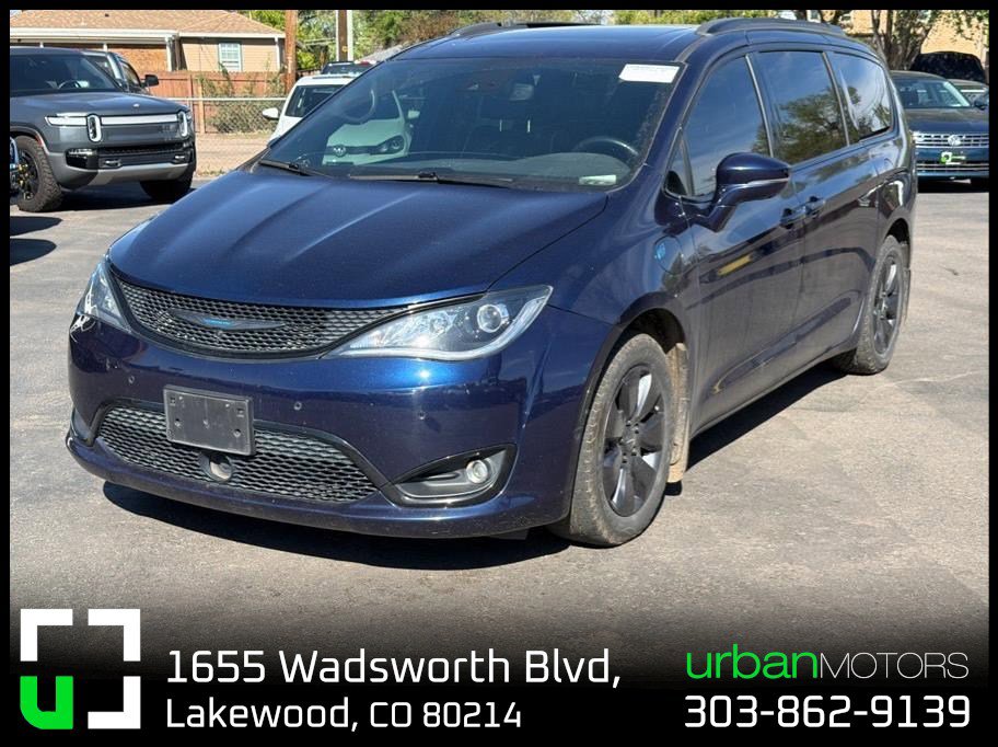 Used 2020 Chrysler Pacifica Limited w/ Advanced Safetytec Group