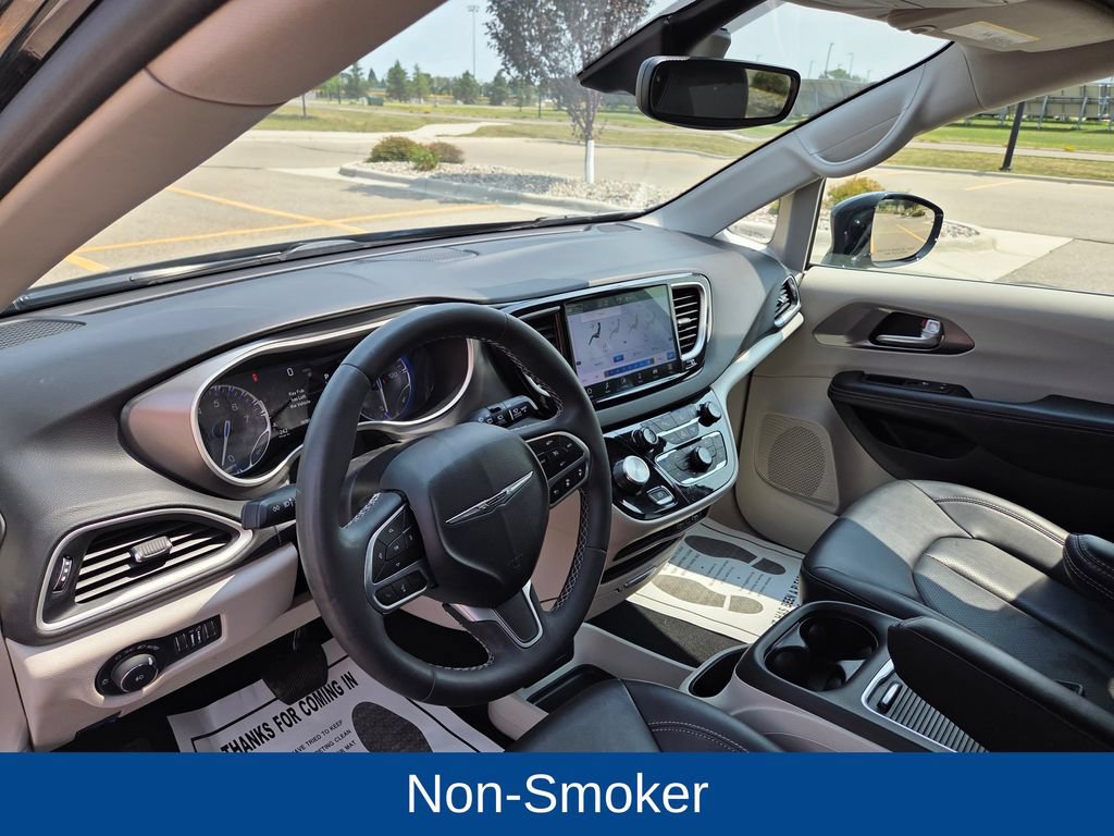 Used 2024 Chrysler Pacifica Touring-L FWD image 14