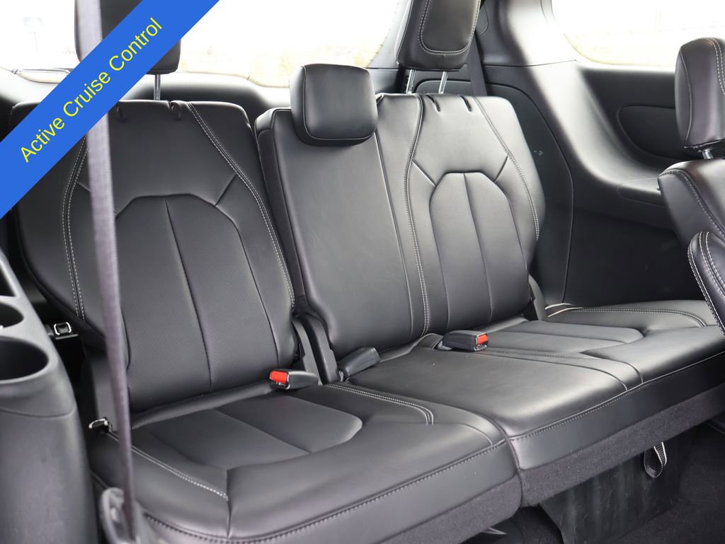 Used 2025 Chrysler Pacifica Select FWD image 12