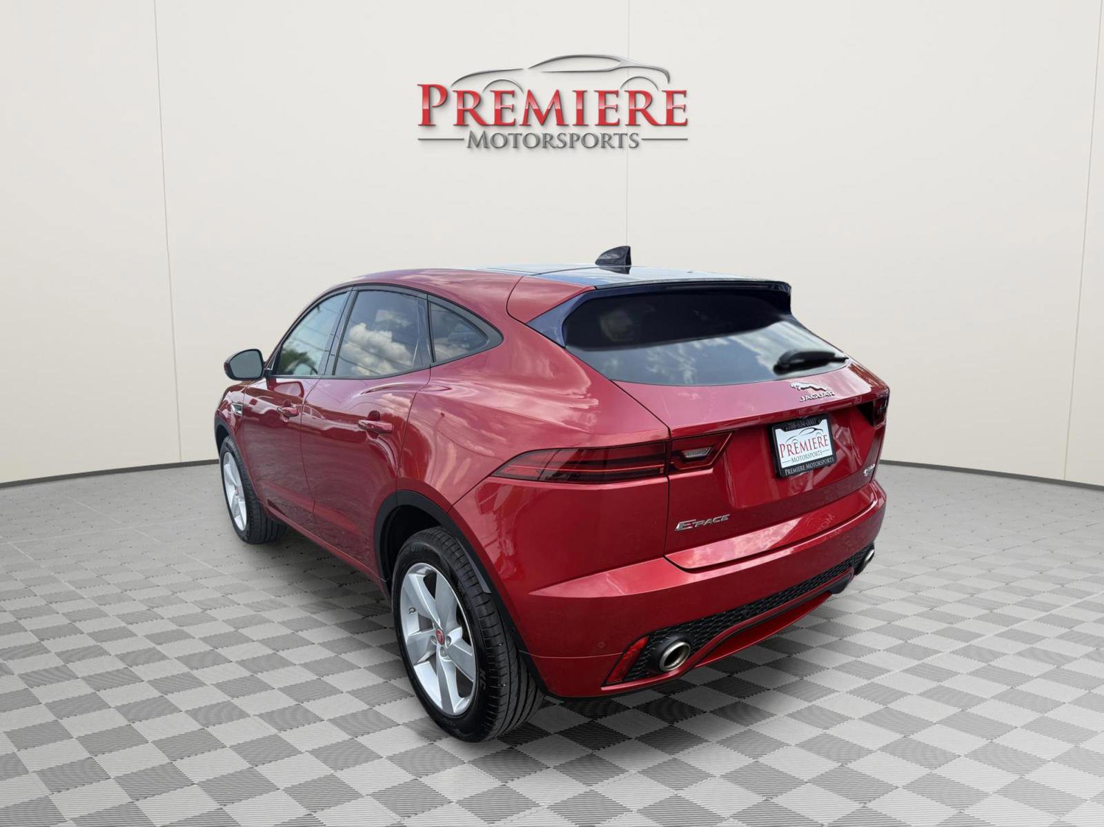 Used 2019 Jaguar E-PACE R-Dynamic SE image 5