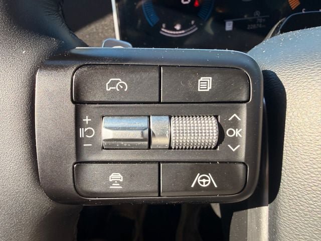Used 2025 Hyundai Santa Fe SEL FWD image 8